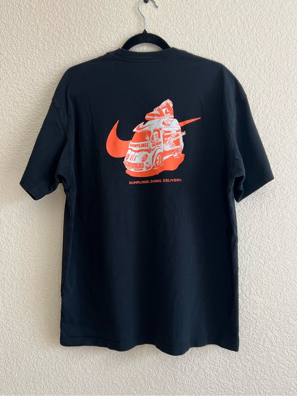 NIKE Sole Food Shirt Men’s Size Large Orange Black Loose Fit Dumplings